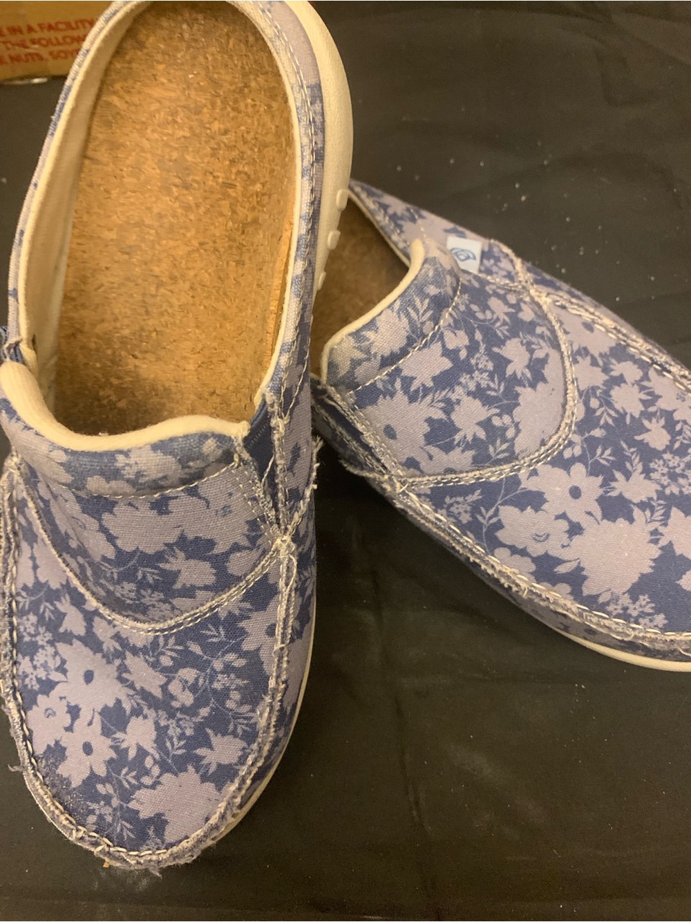 Blue Floral Slip-On Women’s Mules from Spenco Size 8 wide - Picture 3 of 7